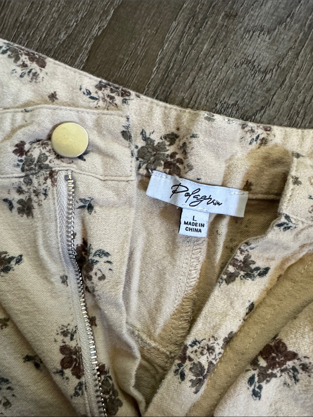 Neutral Floral Cropped Pants - Picture 2 of 4